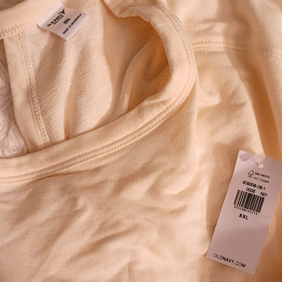 Old Navy cream yoga top/active wear, split back XXL - Picture 2 of 4